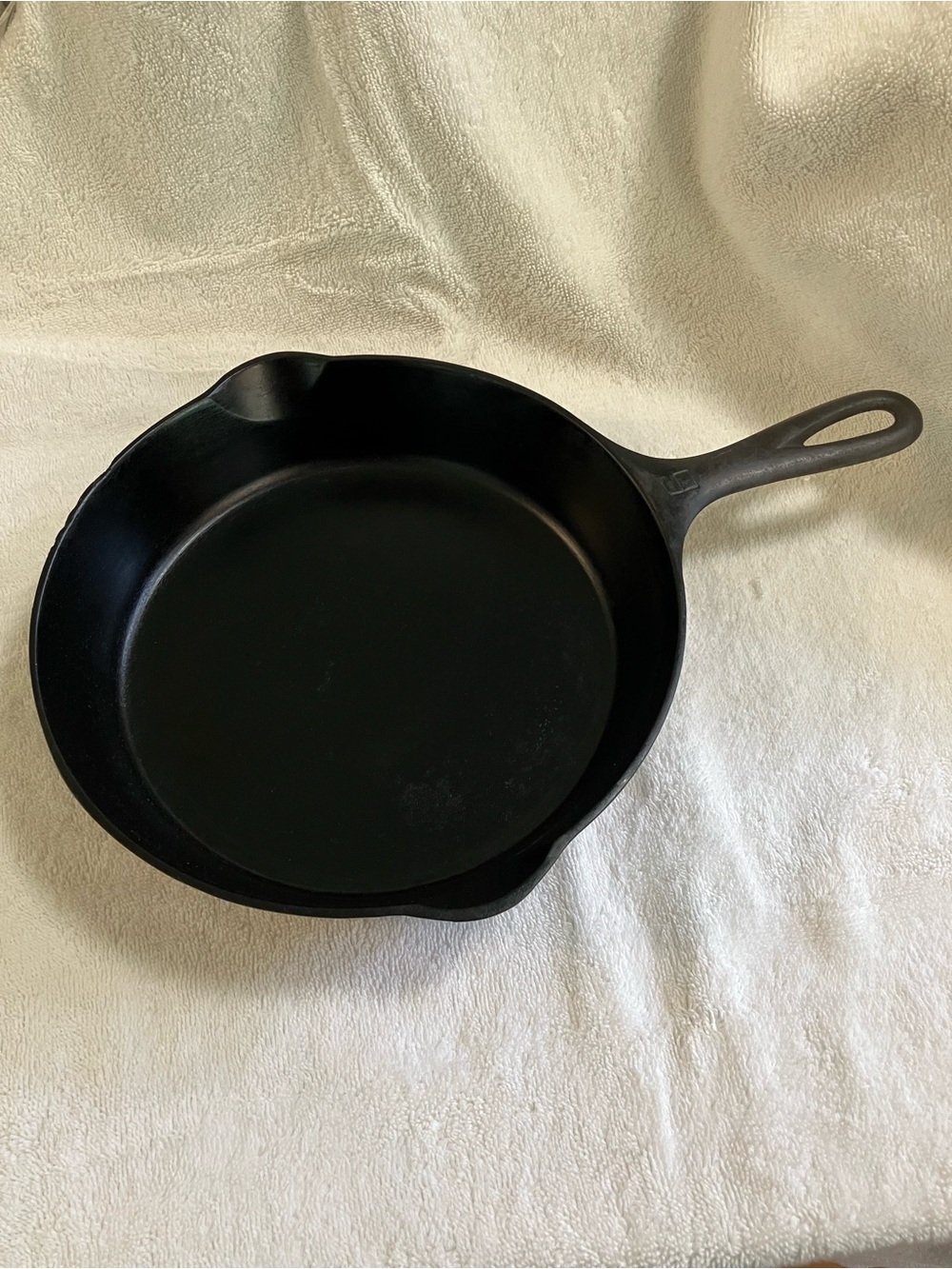 Antique Griswold #6 Black Cast Iron Skillet -9inch  Heavy-Duty Frying Pan